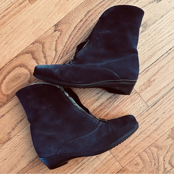 La Canadienne Evitta Women’s Black Suede Waterproof Zip Up Booties SZ 7.5 W EUC - Picture 5 of 12